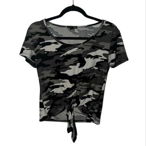 LOVE STREAK Camo Crop Tie Top